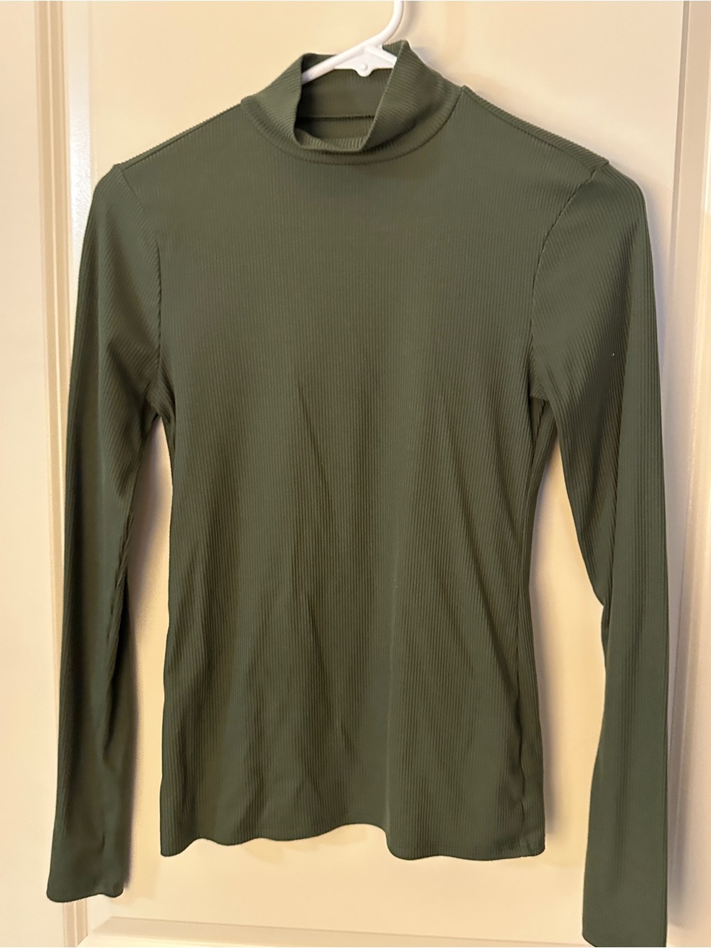 No Boundaries Olive Ribbed Mock Neck Long Sleeve Top women’s small